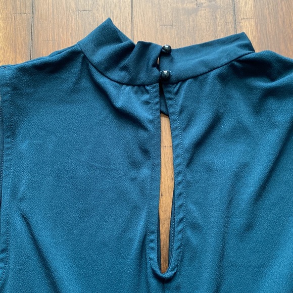 CHARLOTTE RUSSE
Bodycon- A-Line Peek a Boo Plunge Halter Dress - Picture 4 of 4